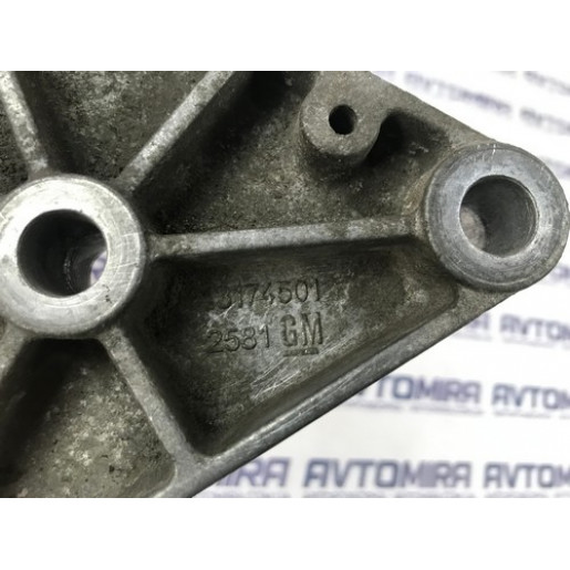 Кронштейн КПП Opel Astra H 1.6 16V 2004-2010 13174501